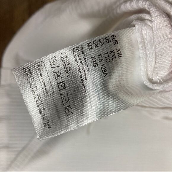 H&M Women's White Ribbed Crop Top w/ Buttons Size XXL - Picture 9 of 10